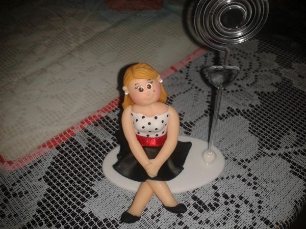 LEMBRANCINHA BONEQUINHA ANOS 60 EM BISCUIT